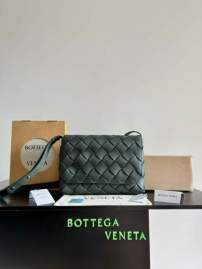 Picture of Bottega Veneta Handbags _SKUfw221093744fw